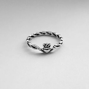 Sterling Silver Minimalist Claddagh Ring with Rope Band, Irish Rings, Crown Ring